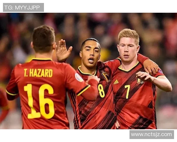 比利时足球队明星球员梅尔滕斯与德布劳内引领黄金一代冲击世界杯荣耀