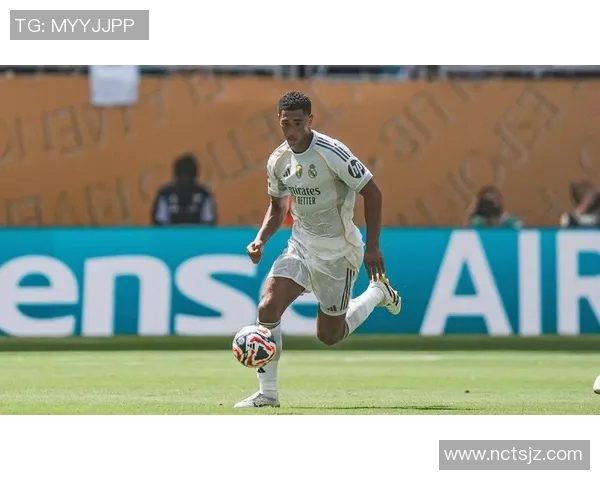 身高超群的巨人球员盛宴:大个子足球球星图片大全